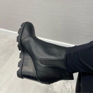 Sorel waterproof platform boots